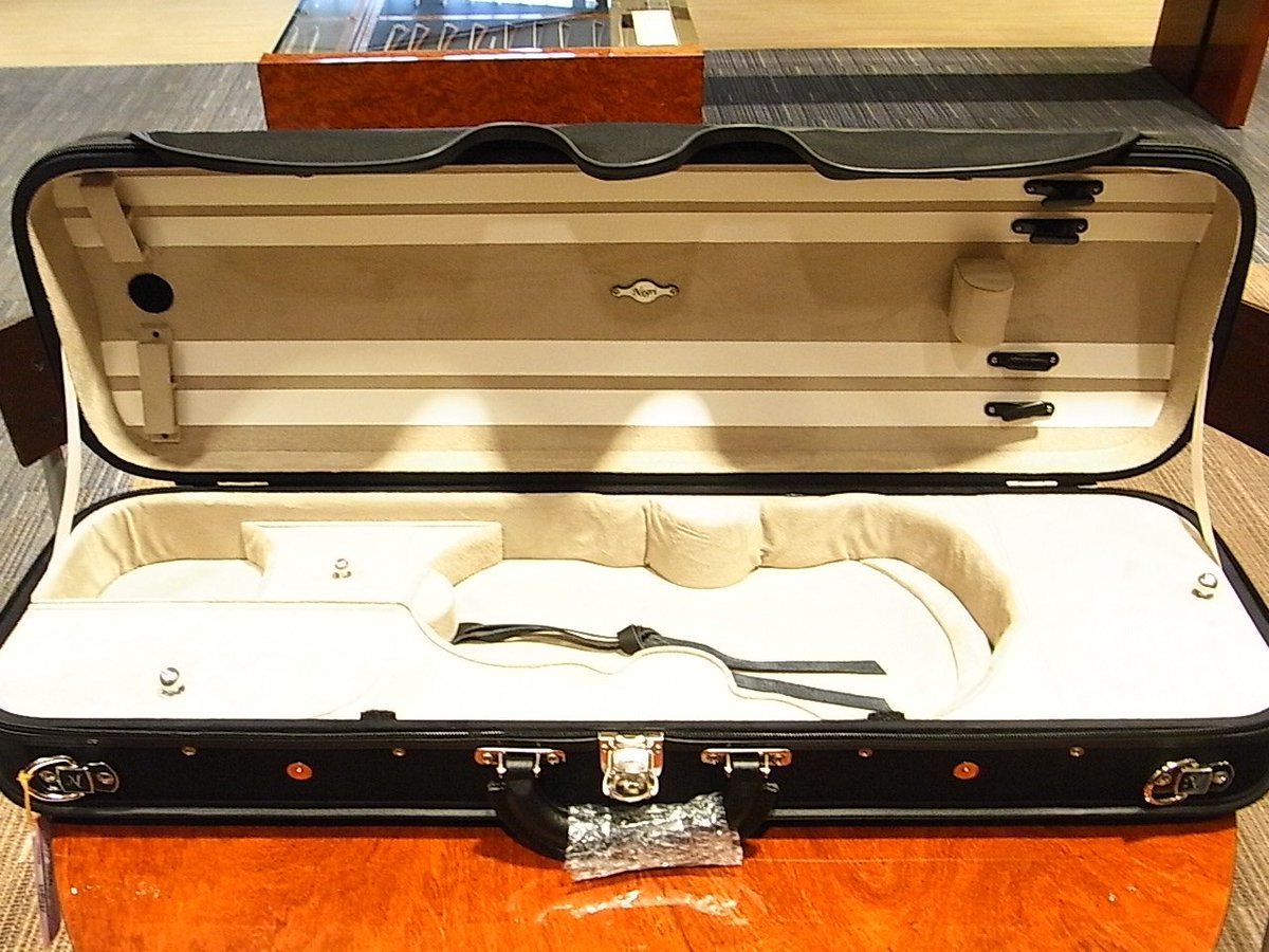 入荷】高級ケースNegriのMilanoが入荷！シンプルな黒の外観に、内装の