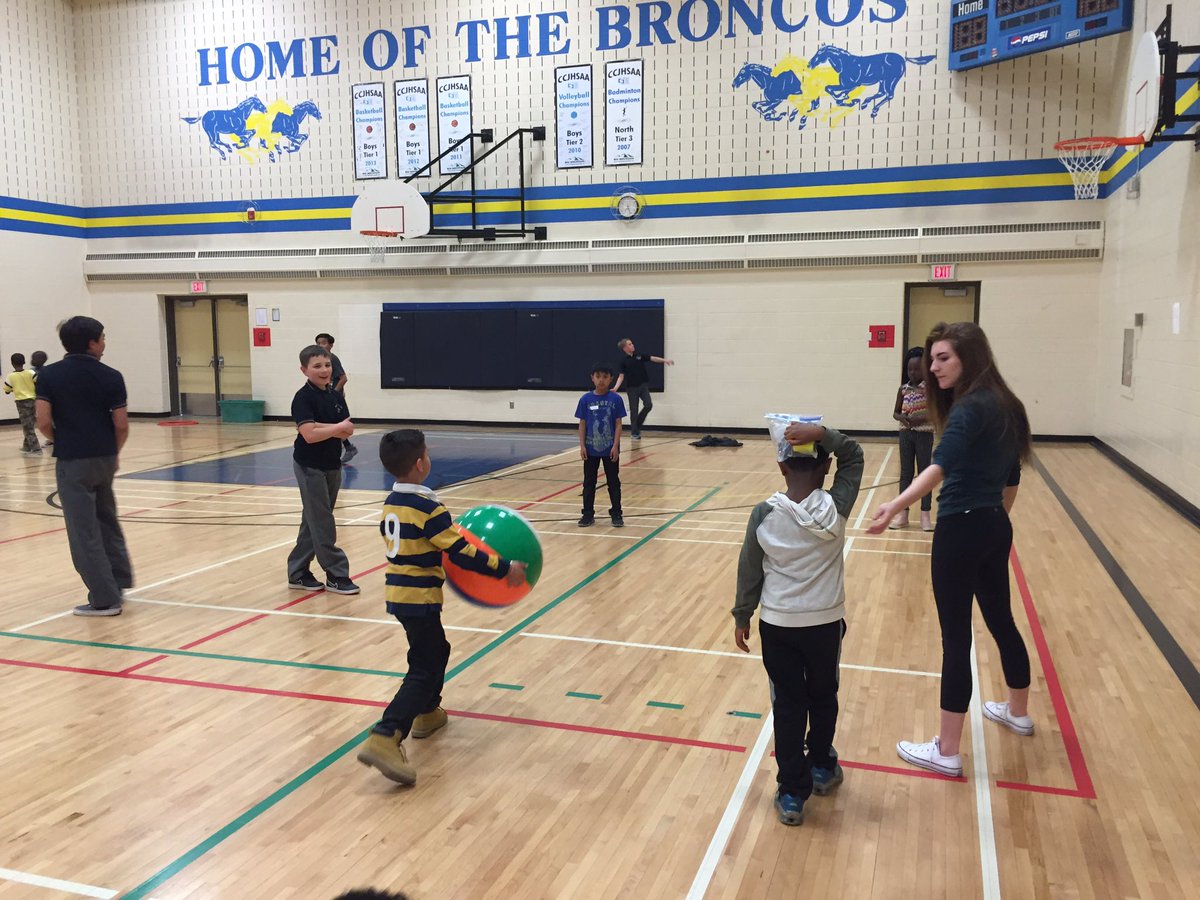 ms_irick's tweet photo. Kids Helping Kids. @rundleacademy #WeAreRundle #FAST #khk https://t.co/0Ft5IXXZL3
