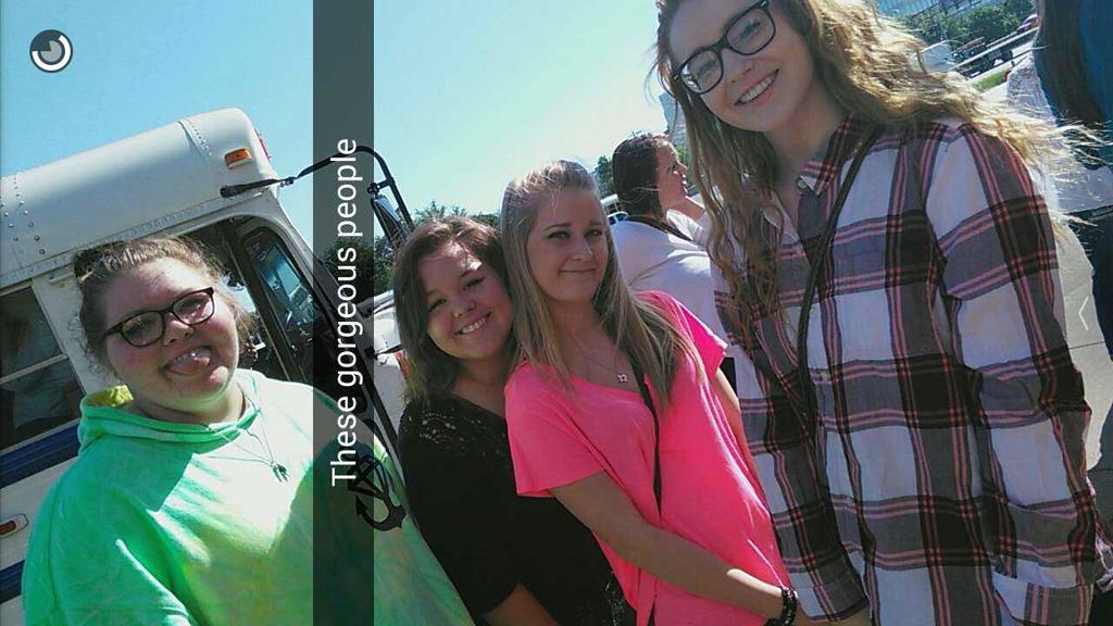 MeyerChyenne's tweet photo. I love these girls. They're so beautiful. And really nice. https://t.co/ejsDls7KTr