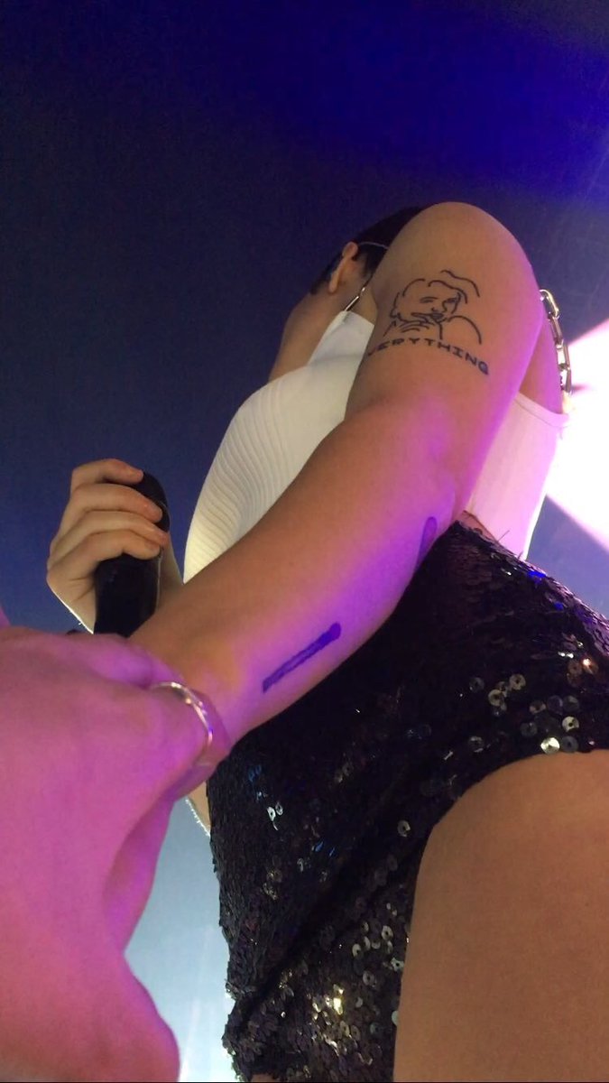 WHY IS SHE SO ADORABLE I CANT TAKE IT