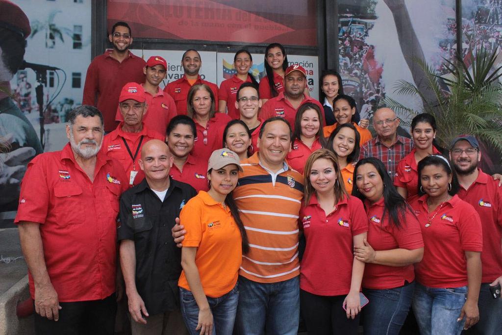 LoteriaZulia's tweet photo. Equipo Loteria del Zulia y su Presidente Castellano siempre de la mano con el pueblo.@PanchoArias2012 @OIPEEZGBZ https://t.co/8bYJyGwAb9
