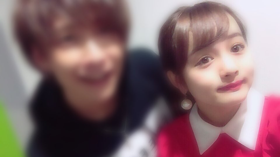 SSSS___kr's tweet photo. 🌸

✿

　　隣に居る君に

　　　　好きって言ったら

　　　ＲＴＷ　❥❥　ＦＬＷ

　　　　　なんて返ってくるかな

　　───────

　　　恥ずかしいから言えないや

✿

🌸
#nrさんbotさんで気になった人お迎え https://t.co/bSKT3df04t