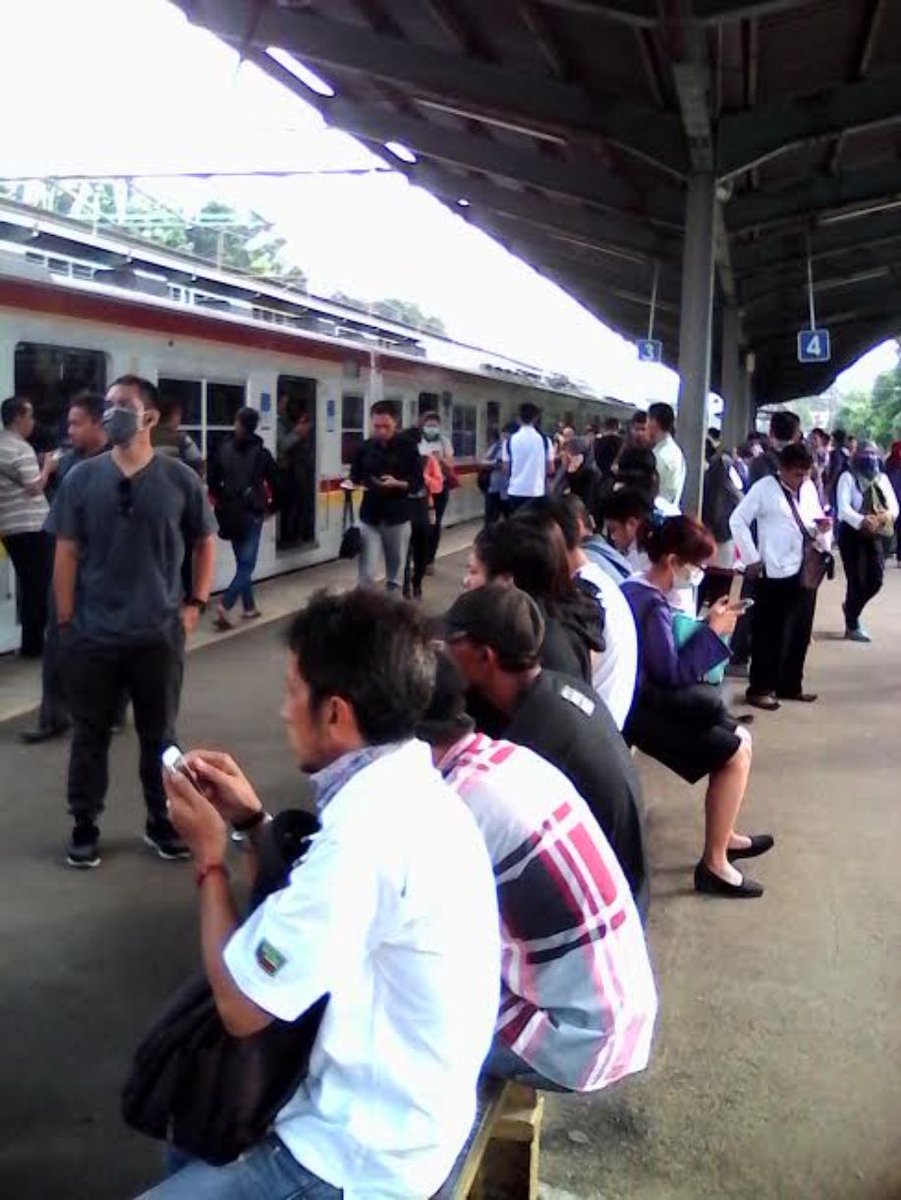 Commuter Line Jalur Bogor Terganggu, Ada Rel Patah Antara Cawang-Tebet detik.id/6szAXM
