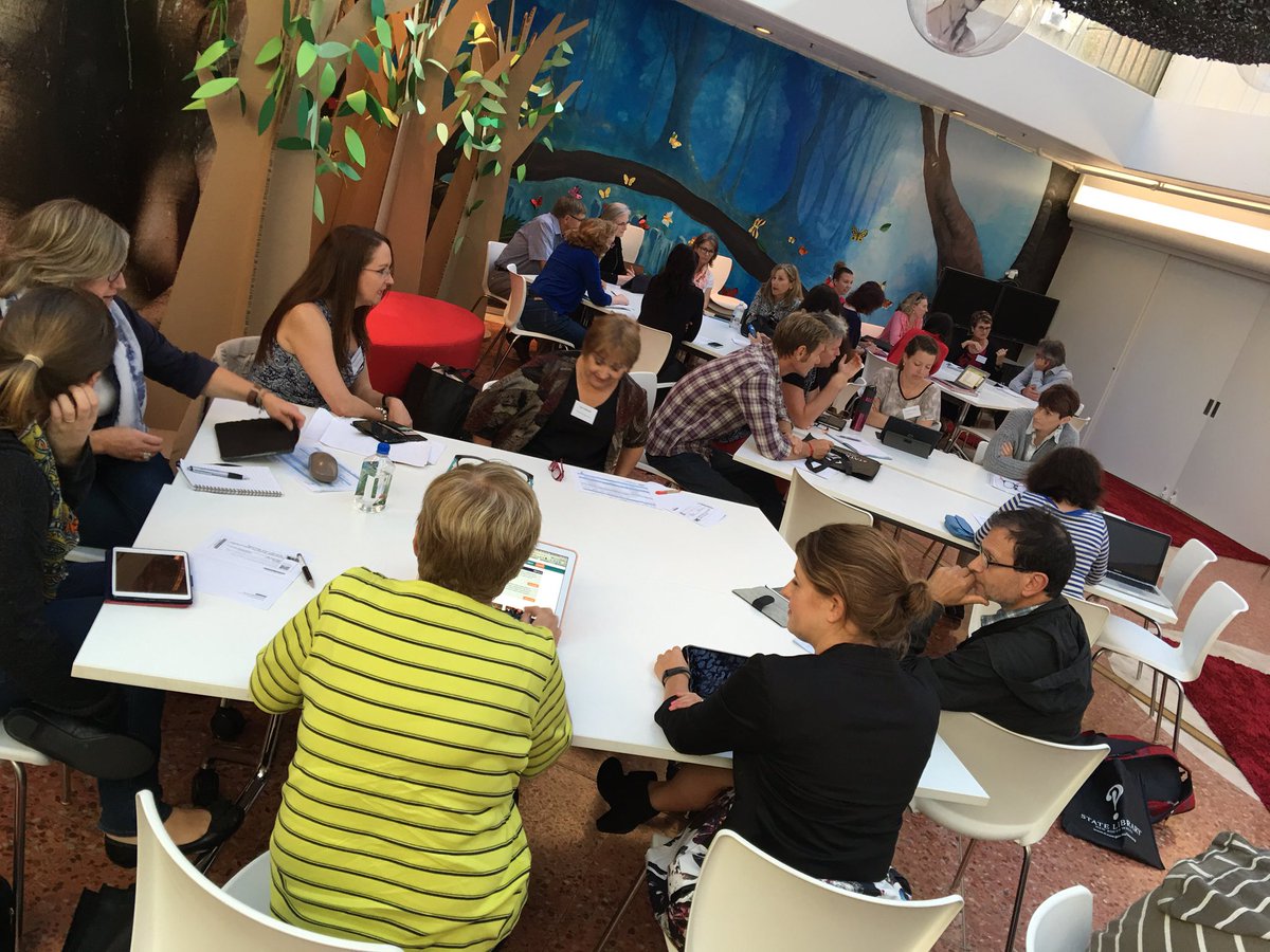 sunnysouth12's tweet image. #teachlearn16 dealing with #DigitalDisruption sharing @SLANSW @SLNSW_Learning