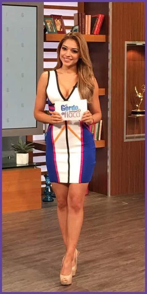 glovee_frases's tweet photo. Nuestra hermosa @JossieOchoaTV como presentadora en el programa @ElGordoyLaFlaca luciendo muy hermosa y profecional👑 https://t.co/MAcdO5gSrP