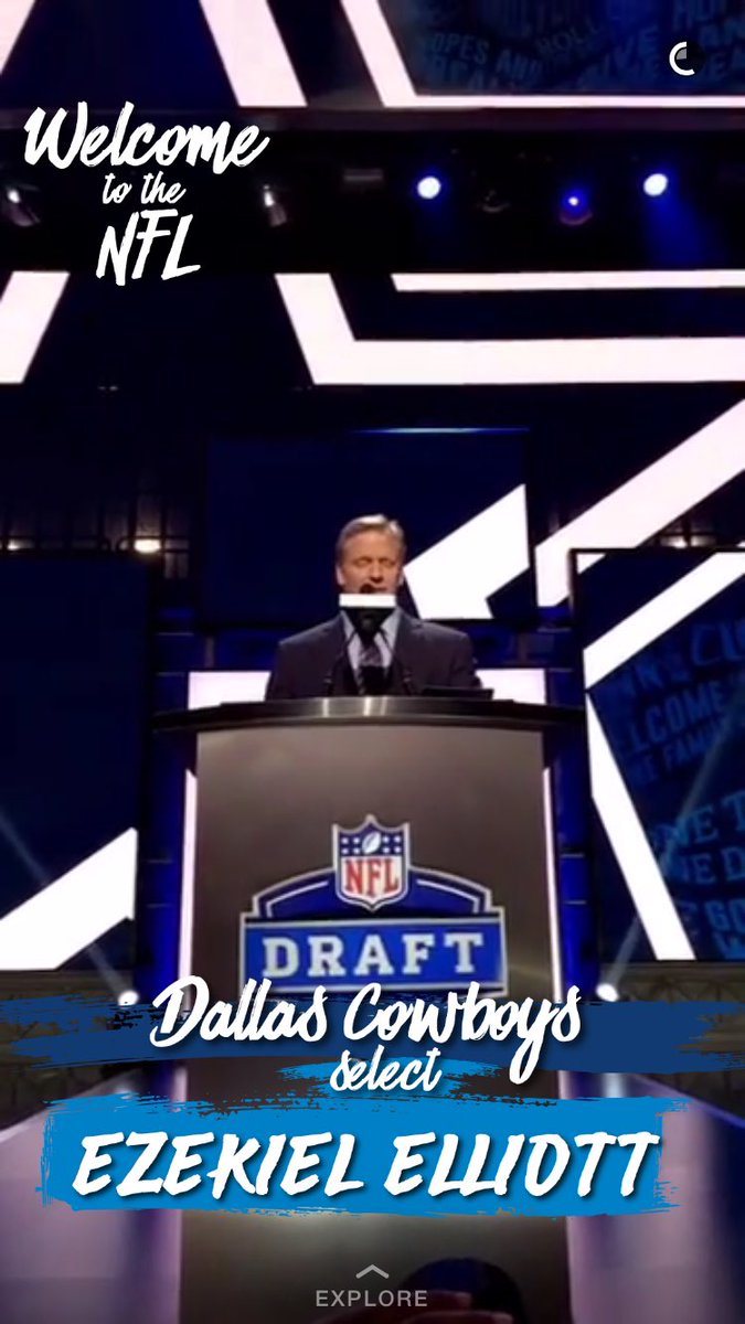 MishaNews's tweet image. From @Snapchat @EzekielElliott @dallascowboys #DALpick