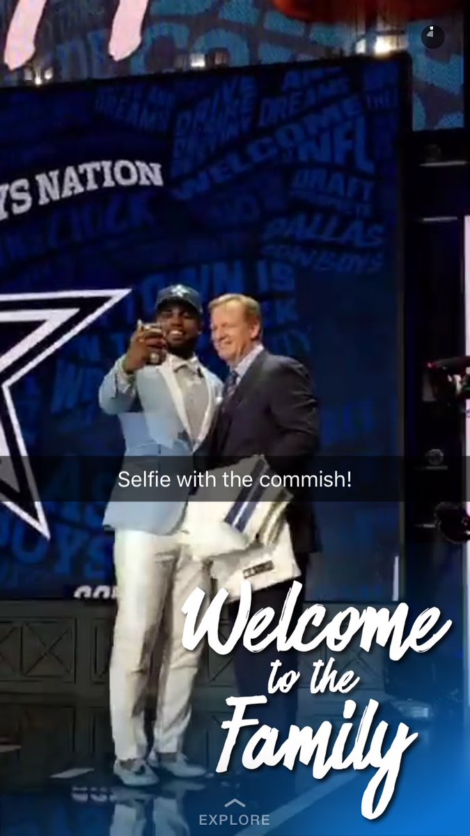 MishaNews's tweet image. From @Snapchat @EzekielElliott @dallascowboys #DALpick