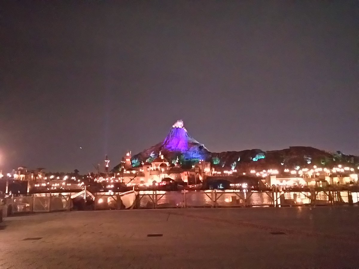 ちよこ というわけで先日なのちゃんゆのちゃんとディズニーシー行ってきました 忍たま語りつつ水軍布教しつつとうらぶ布教されつつ喋りまくった楽しい１日でした いい感じに空いててアトラクション乗りまくれた ๓ ๓