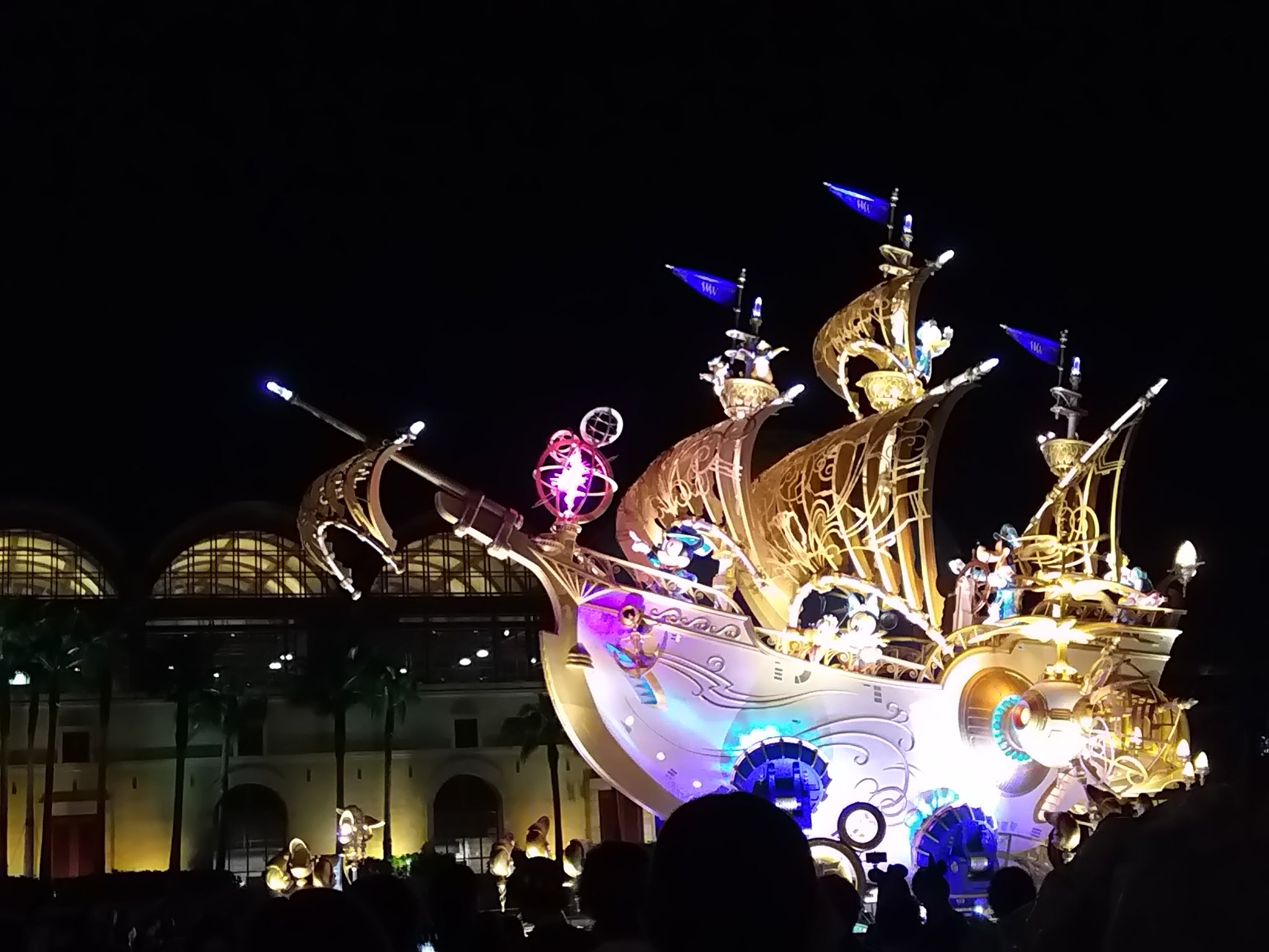 تويتر ちよこ على تويتر というわけで先日なのちゃんゆのちゃんとディズニーシー行ってきました 忍たま語りつつ水軍布教しつつとうらぶ布教されつつ喋りまくった楽しい１日でした いい感じに空いててアトラクション乗りまくれた ๓ ๓ T Co Pxpoyaxzkg