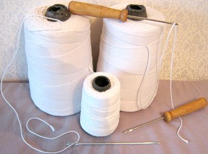 Баримт үдэгч утас
*Цэвэр хөвөн даавуу
*Том утасны өндөр-17,5см 
*Суурийн диаметр-11см 
*Утасны зузаан/диаметр/-1,8мм