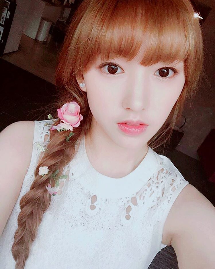 ChengXiao_WJSN_'s tweet photo. 날씨가 좋아서 머리에 꽃이 폈어요😝🌹🌷🌼 #우주소녀 #성소

@svtn_The8_ @Svtn_DK17 @JHoseok__BTS @HVNaraBaby13 @BoRa_90Yoon @hyorin11_real https://t.co/62juXouefq