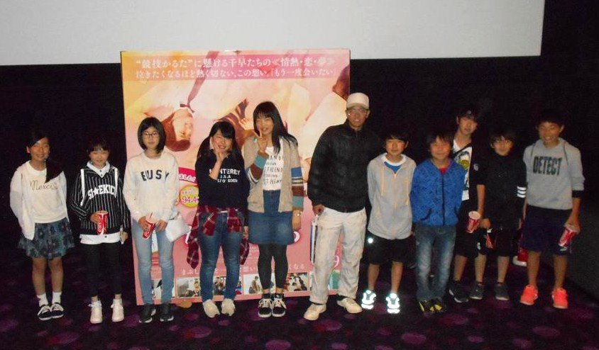 cs_tsuchiura's tweet photo. いよいよGW！多くのお客様がシネマサンシャイン土浦へ駆けつけてくれています！上映終了後に記念撮影！皆様大満足の笑顔がまぶしいっ！ご協力有難うございます！GWを前に話題作が目白押し！ご家族。お友達。恋人。お誘い合わせてお楽しみ下さい♪ https://t.co/7mv4Z9nRli