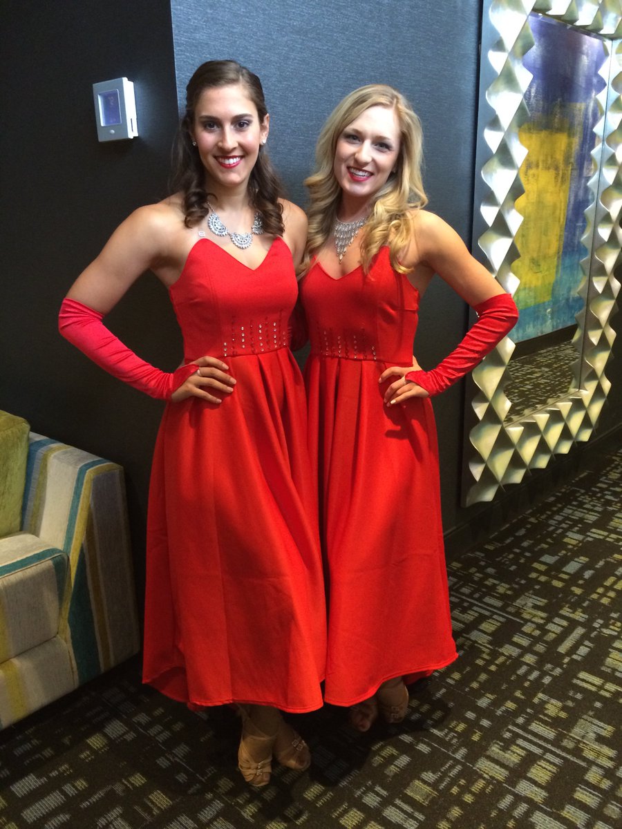TDCEntertain's tweet photo. TDC Hostesses are stunning tonight! @S4Ent1982 @Universal1982 @byPeterandPauls #simplythebest #BILDAWARDS https://t.co/QC0NuSEGEs