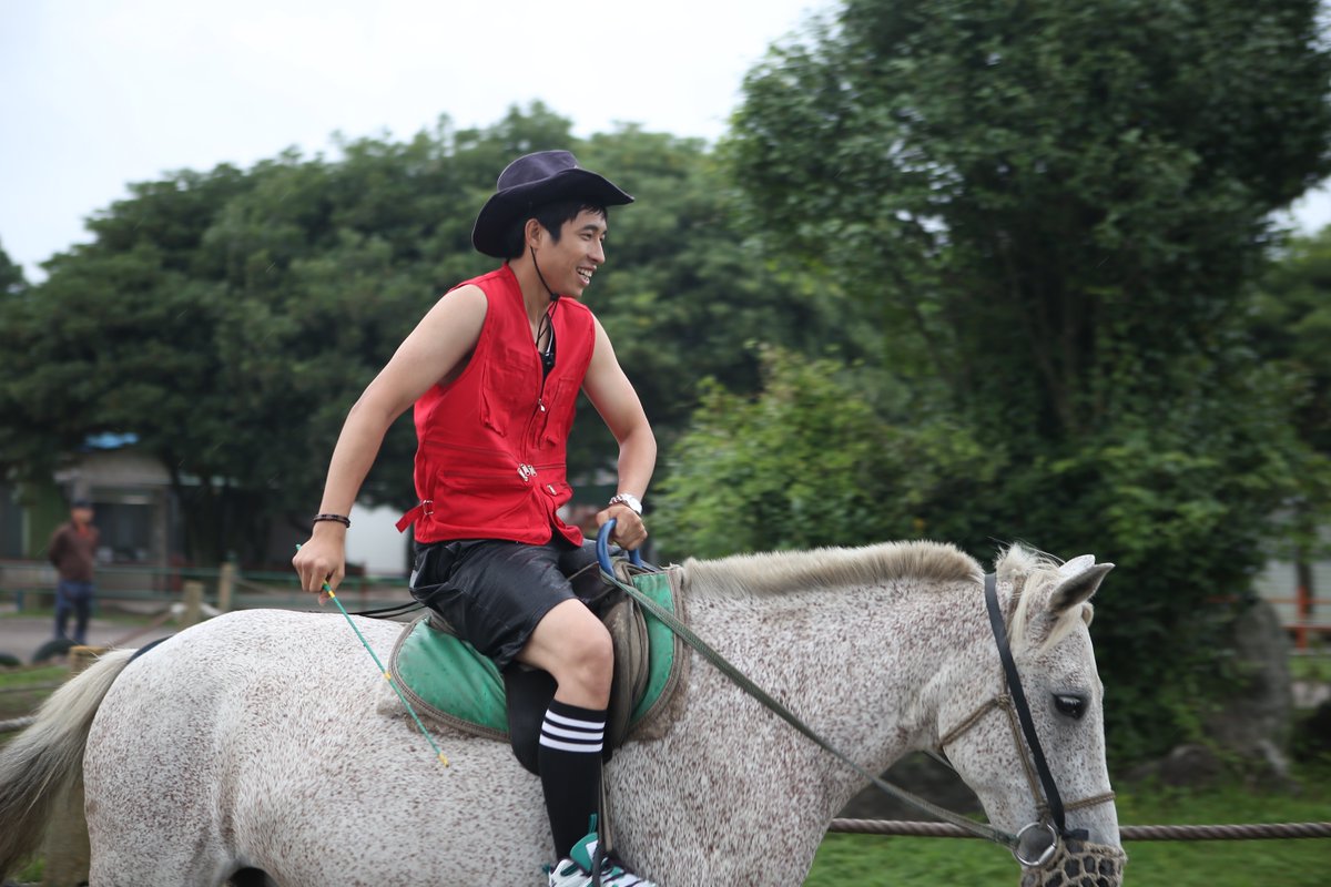 chioidihanquoc's tweet photo. Jee Hoon như chàng cowboy thực thụ rồi đó :')
https://t.co/0Thyo2k98F
#jeehoon #Cowboys https://t.co/uFBkEEQklP