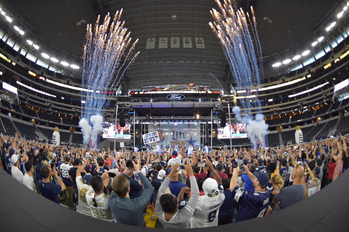 ATTStadium's tweet photo. AT&amp;T Stadium has been rowdy. #CowboysNation you are the best! https://t.co/3oworWNoPt