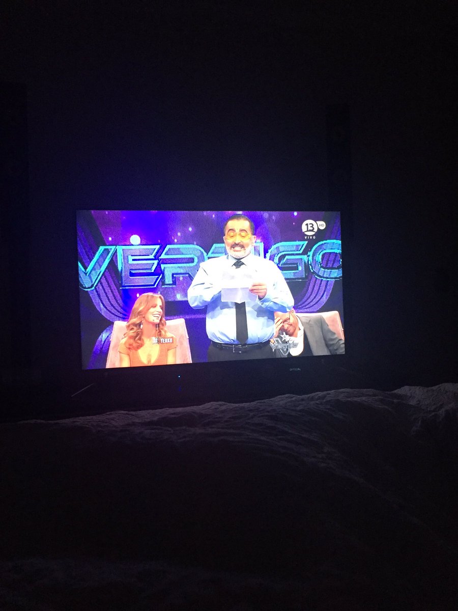 Andreitaleoz's tweet photo. Lo mejor de los jueves ver #yerko en @VertigoCanal13 con @BlackSakana 😜😜😜 https://t.co/VfPmwzPDph