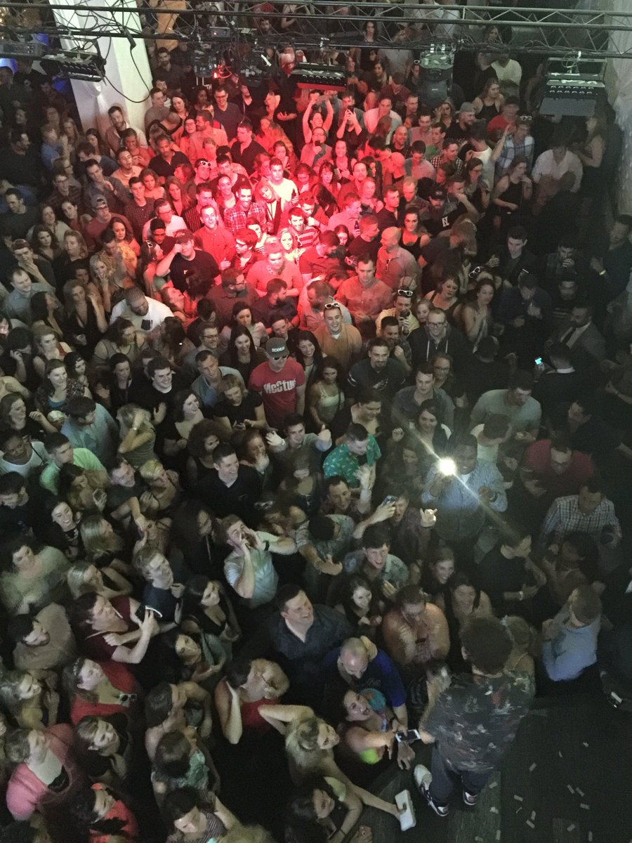 RadioNOW1009's tweet photo. Look at the SEA of people here @Revel317 for @lildickytweets!!
#DICKYBASH https://t.co/xz5DVjb0AA