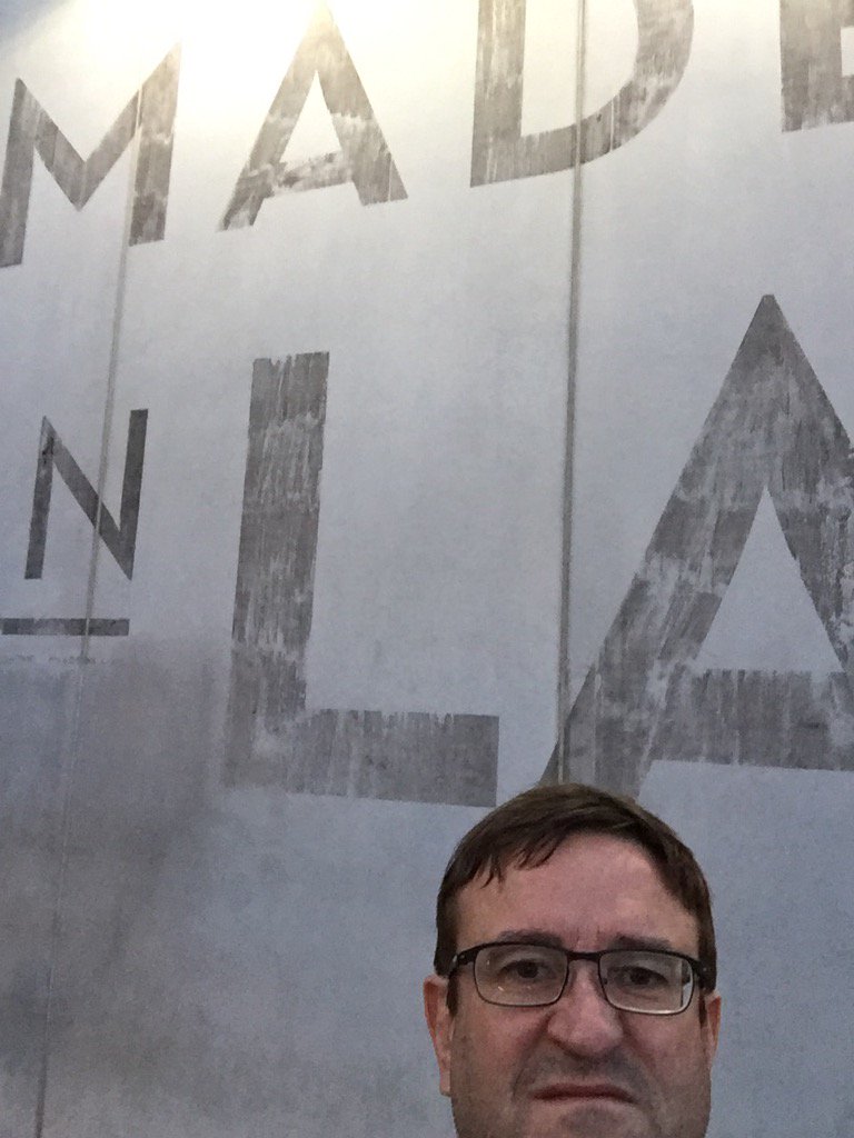 miburger's tweet photo. #La #melrose #ItsJustAWall !! What's a big deal https://t.co/nv6nd1lK7K