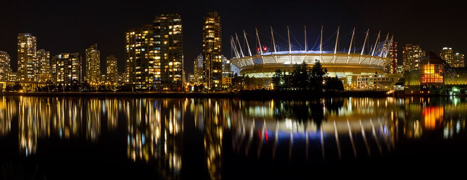top_holidays1's tweet photo. #Vancouver, #Canada, is one of the most beautiful cities in the world. Have you ever visited this gorgeous #place? https://t.co/PzzMzYzjMa