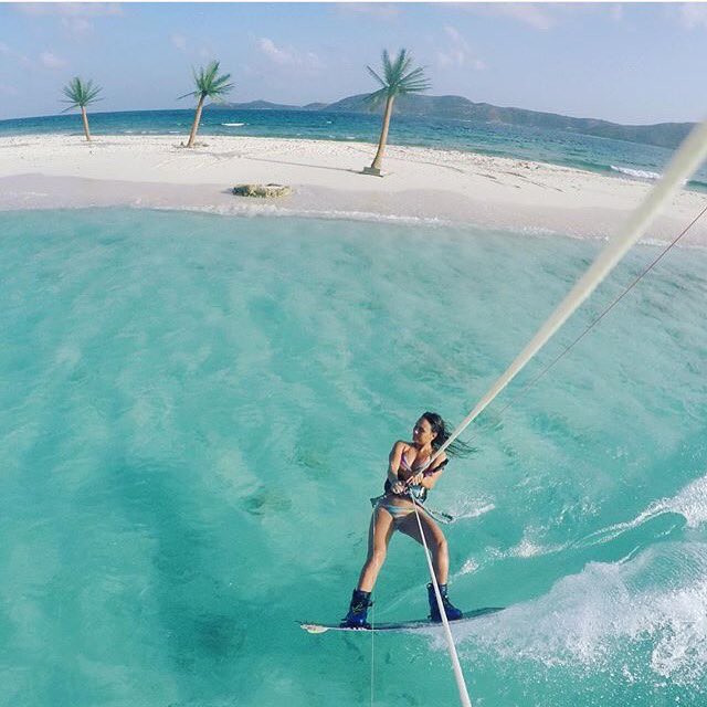 Our #fanfuelPOW goes to Professional Kitesurfer <a href="/brunakajiya/">brunakajiya</a> 🇧🇷 for this picturesque photo in the Virgin Islands!
