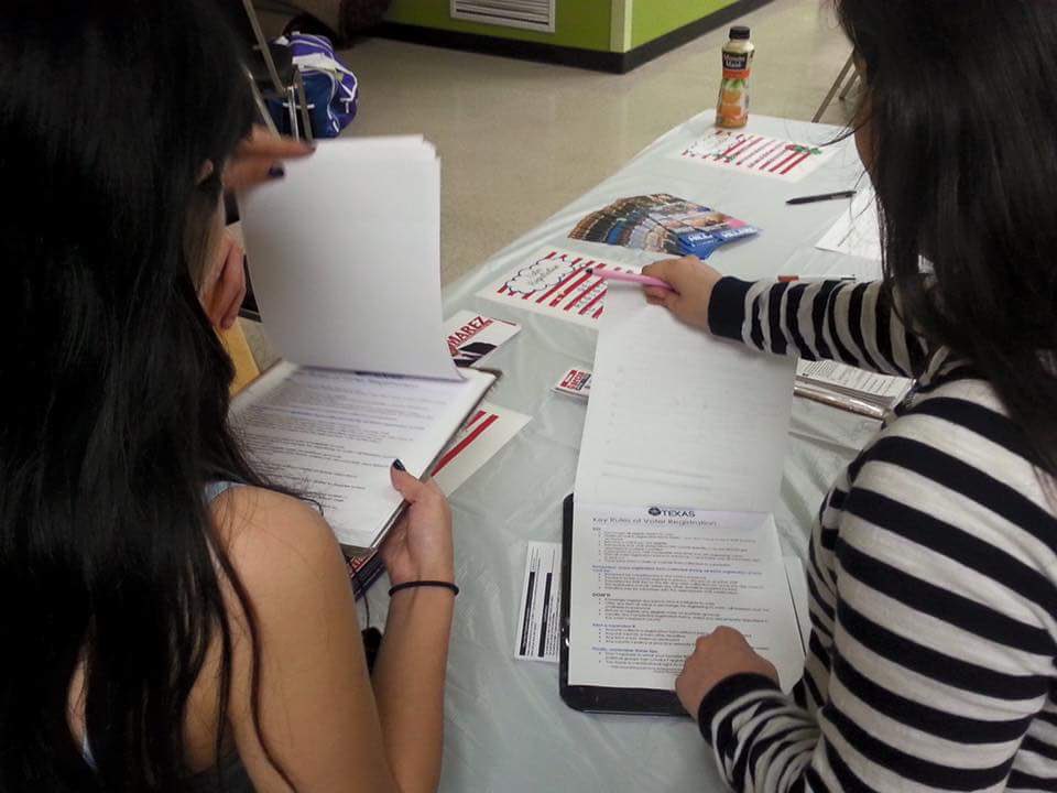 BGTX_CC's tweet photo. DMC Democrats held a Voter Registration Drive today at @DelMarCollege #DMCVotes https://t.co/bbVhb3Ht0z