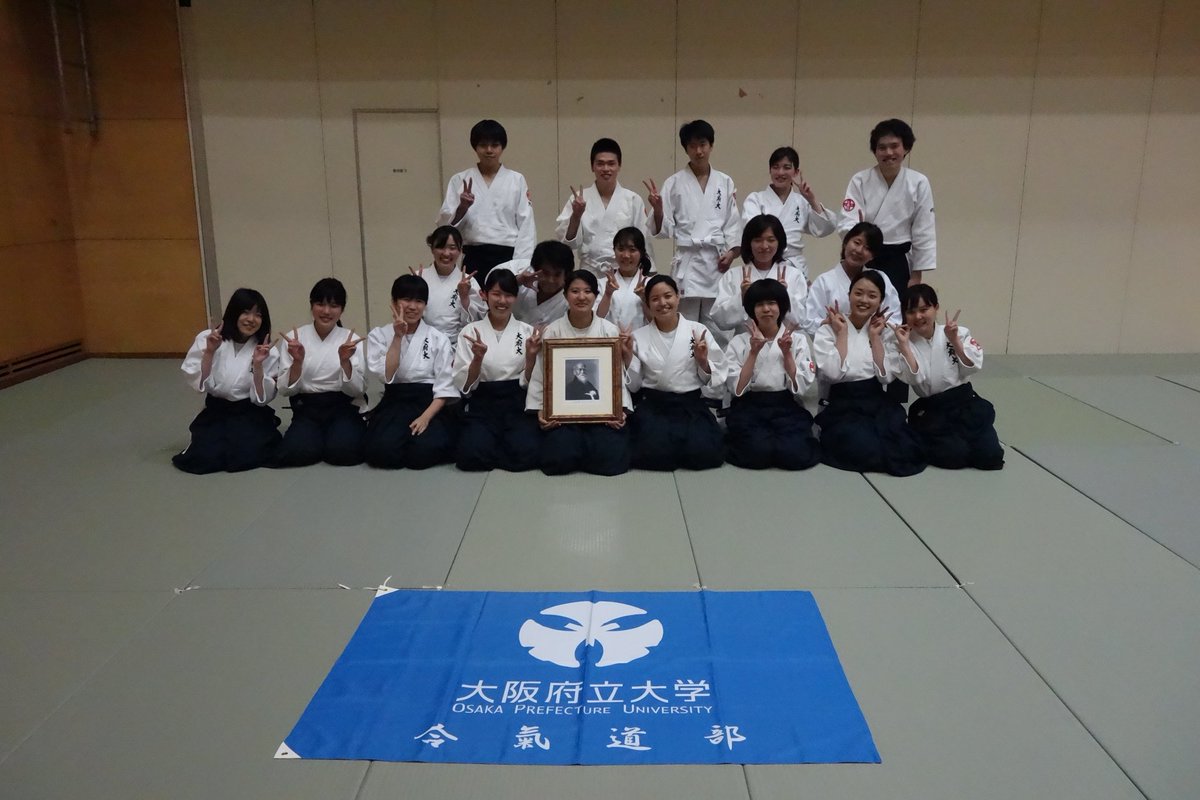 大阪府立大学羽曳野キャンパス合気道部 サークルや部活を決めていない皆さんっ 今日は合気道部体験会に来ませんか 社会人の先輩もたくさん来るから実際の現場でのリアルなお話も聞ける ӧｖӧ 体験日は今日が最後 絶対楽しいから来ないと損 体育館で5