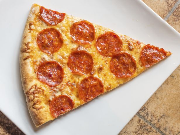 FoodNetwork's tweet photo. Microwaving pizza is blasphemous. Learn 5 more items that you shouldn't microwave: https://t.co/3PQVjhPgty. https://t.co/h8Hm18MKtU