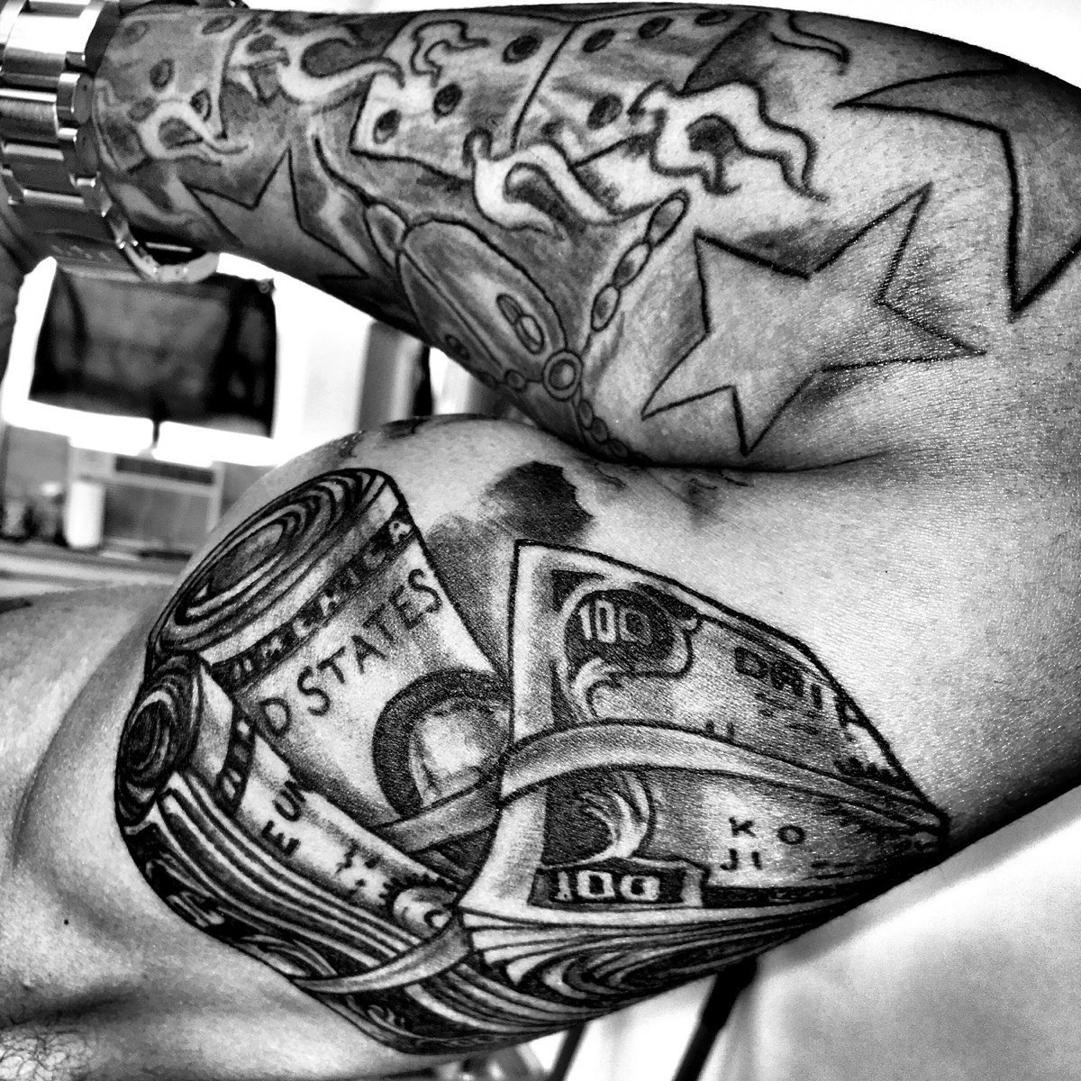SignatureInk_'s tweet photo. #SignatureInk 2314 #buffalo #ny  #tatts #tattooartist #Piercings #tattoos https://t.co/bQQ0STxums