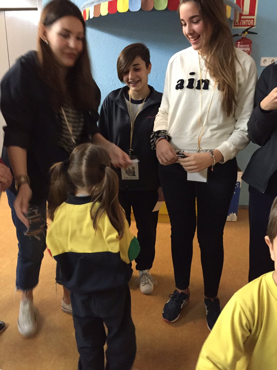 natzaretesplu's tweet image. Els hi lliurem la petita sorpresa que els hi hem preparat #chessinaction