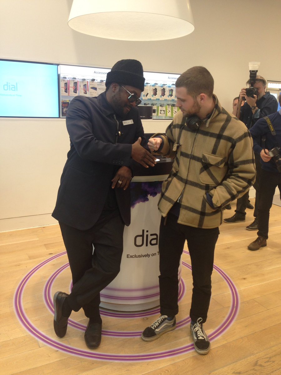 JonjoMurphy1's tweet photo. Just pumping Will's palm like a G #makeitright @ThreeUK https://t.co/iWjFUg15YU