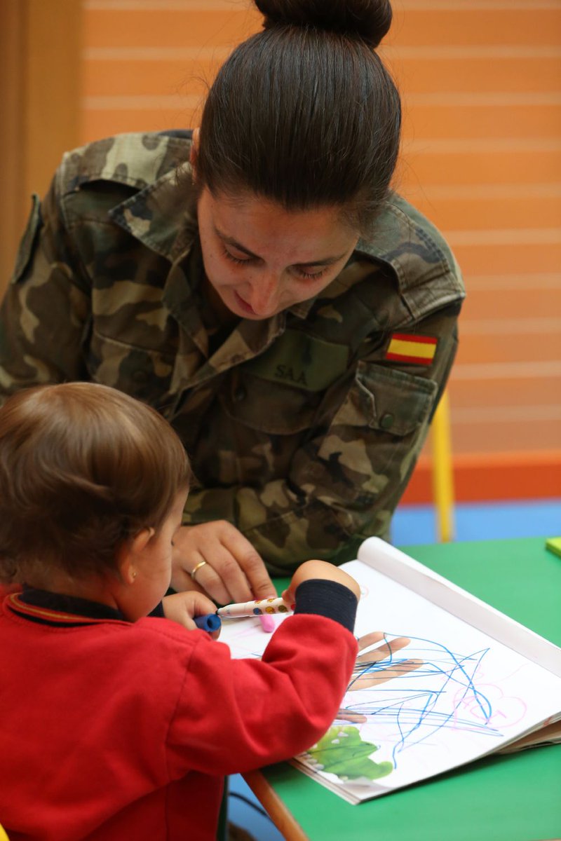EjercitoTierra's tweet photo. ¡¡¡Compañeras feliz #diadelamadre!!!! 
#MiMadreEsMilitar https://t.co/xeTPmPeut7