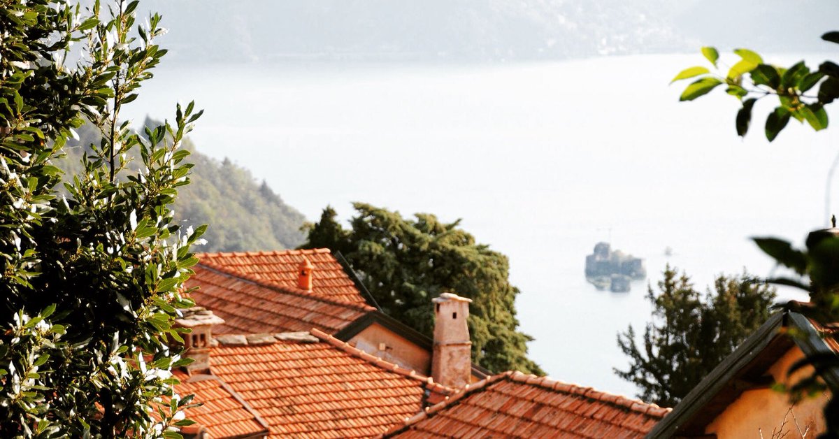 IGinin's tweet photo. #Villa overlooking the #lagomaggiore with #view on the #castellidicannero! #vendita 👉🏻https://t.co/dNuOIXm9L1 https://t.co/VDp39dOmM0