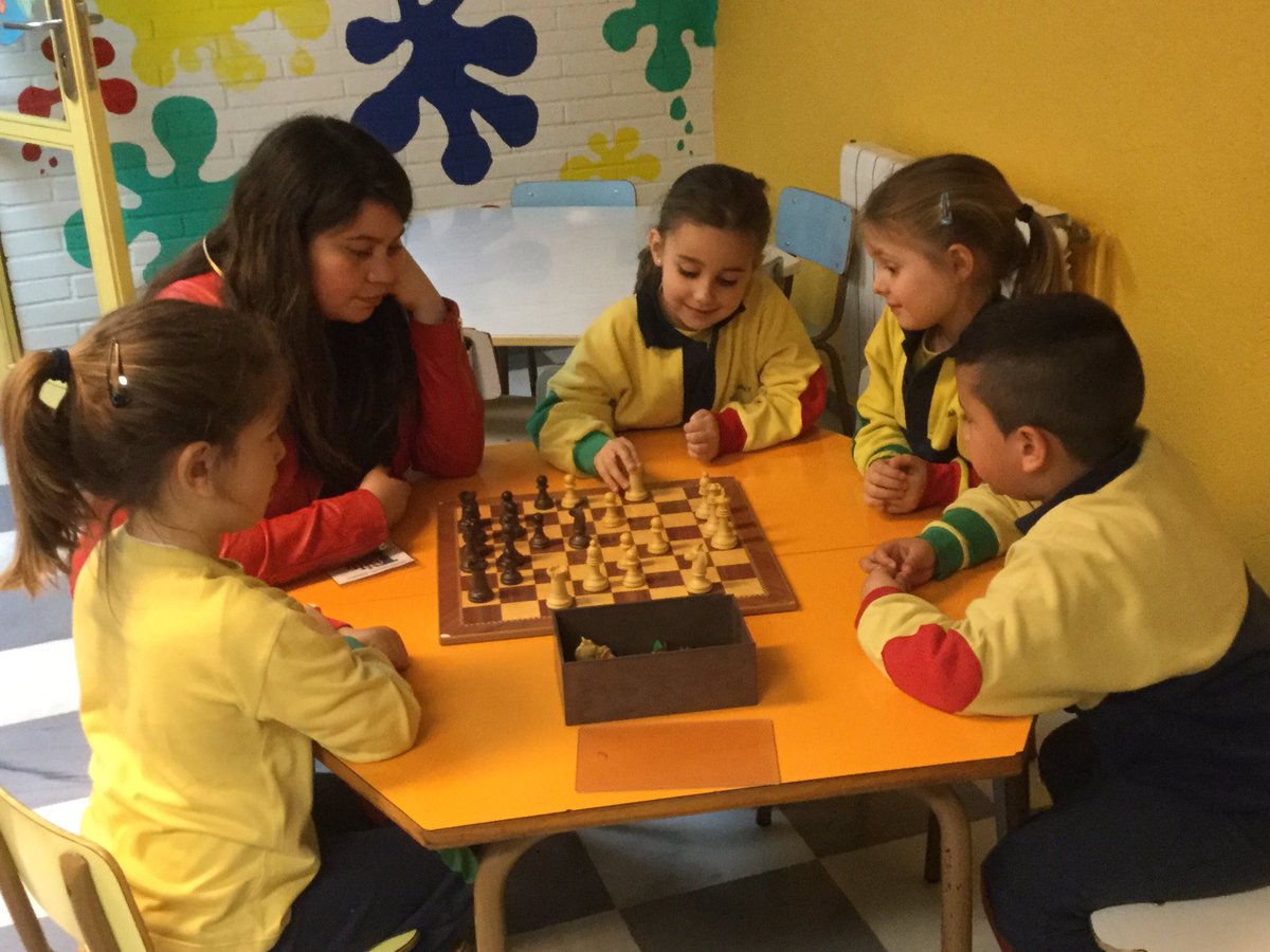 natzaretesplu's tweet image. Pensem abans de fer un moviment #chessinaction