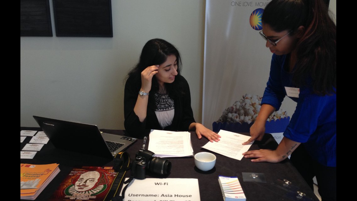 ShakesBolly's tweet photo. Our pro volunteers are Dubai International Film Festival veterans! -- Nikita and Anushka here #IndianShaxScreen https://t.co/BQev7va84I