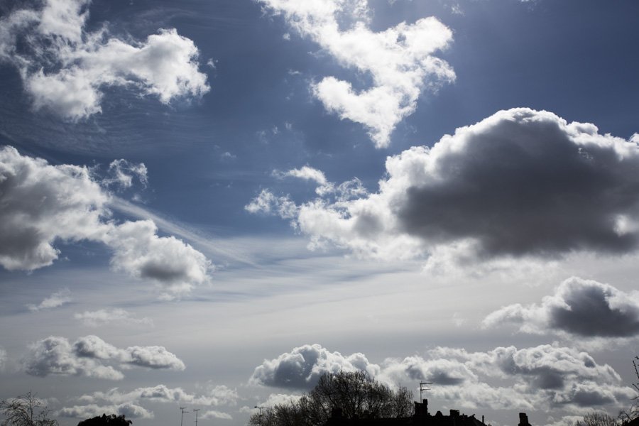 marksimoncard's tweet photo. Chemical haze slowly passing now over north London.
natural clouds below with hazy shit above. #chemtrails https://t.co/a4TmSYOuFx