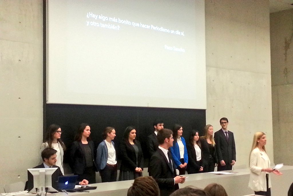 fcomunav's tweet photo. La presentación de @ncuadretv comienza recordando a @pacotto. #TFGfcom16 https://t.co/9qa8EmjQ2k