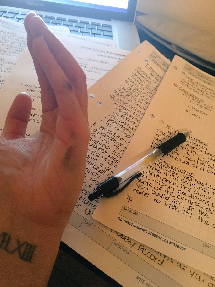 _uwujenny's tweet photo. This is why being #lefthanded sucks sometimes ๐๐ #lefthandedproblems #stupidfinals https://t.co/3XTgHKnCJs