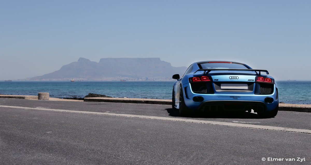 elmervanzyl's tweet photo. It's weekend. Have a gR8 one! #AudiR8 #shifter #weekendcruiser https://t.co/u6Aeq8ehwh