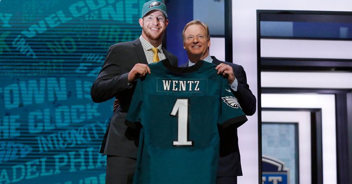 Get a behind-the-scenes look at #EaglesDraft.

📷: phieagl.es/1XXDSTg