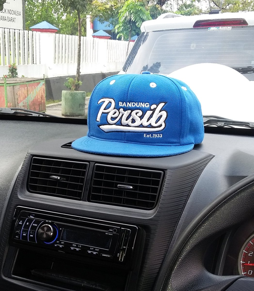 2. RETWEET Tweet ini sebagai syarat sah mengikuti Kuis dengan hadiah Tshirt, Snapback dan Pulsa Total 100k.