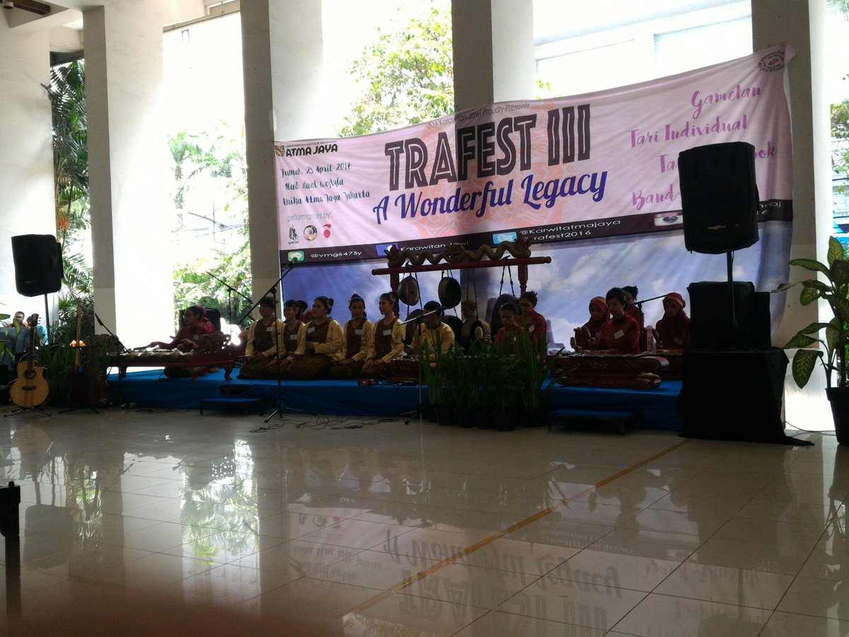TRAFEST2016's tweet photo. [UPDATE TRAFEST III 2016]
Sekarang lagi ada penampilan gamelan dari SMA 30 nih! 😊
#TRAFESTIII #TRAFEST2016 https://t.co/TP3asrzOAY