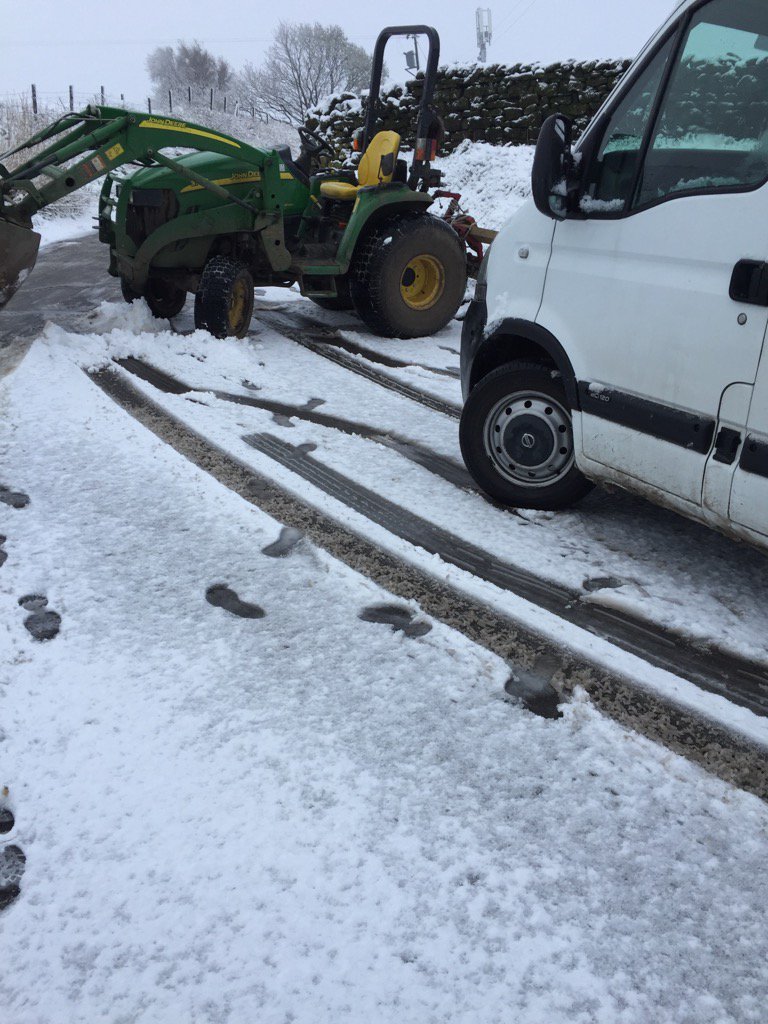 walmersleygc's tweet photo. Good Morning Spring!! 1st job clear the lane. 2nd job pull the tractor off the frost ice!!! #goodmorningwinter https://t.co/3CHJnCxA4n