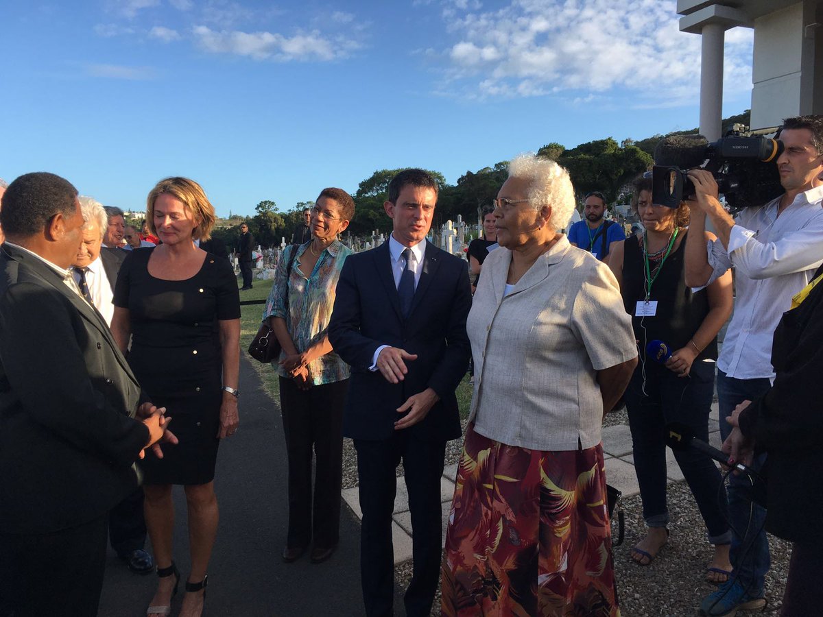 outremers360's tweet photo. Vous avez raté la 1ère journée  @manuelvalls en #NouvelleCaledonie pr tout revoir ds moments forts ac @outremers360 https://t.co/89mEQNEXHB