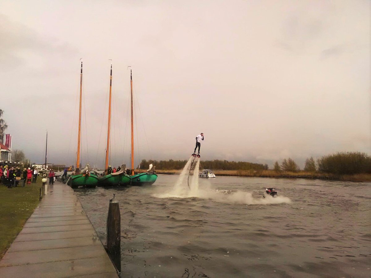 Gisteren nog een show mogen doen na een mooie #skutsje-dag bij <a href="/Galamadammen/">Galamadammen</a> Wat een mooie plek voor een showtje!