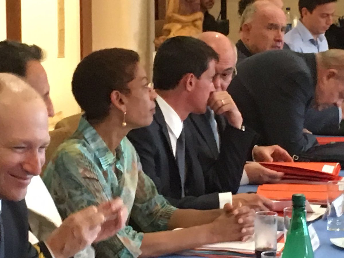 outremers360's tweet photo. Vous avez raté la 1ère journée  @manuelvalls en #NouvelleCaledonie pr tout revoir ds moments forts ac @outremers360 https://t.co/89mEQNEXHB