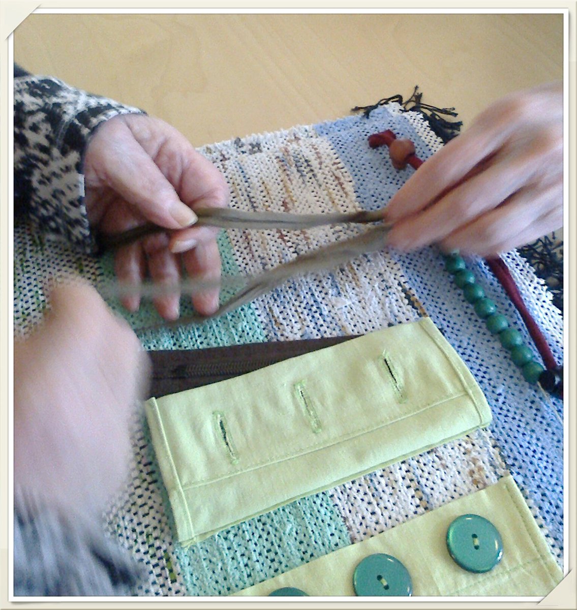 lprpalvelukesk1's tweet photo. #toimintaterapia #keskittyminen #sorminäppäryys #letitys #terapiatyyny #diy https://t.co/oud7rAzsId