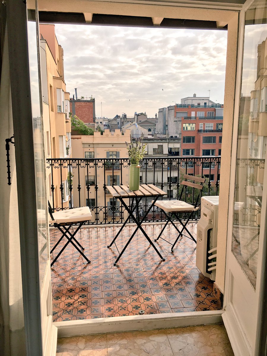 ¡Buenos días! Mirad cómo me despierto hoy... #Barcelona