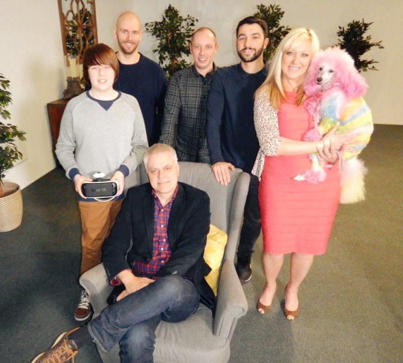 danielhordon's tweet photo. Tonight on @TheGadgetShow: @jonbentley90, myself, Brett, @DanielaForshaw (&amp; Venice) test Virtual Reality #TechTester https://t.co/ghSqDusSoJ