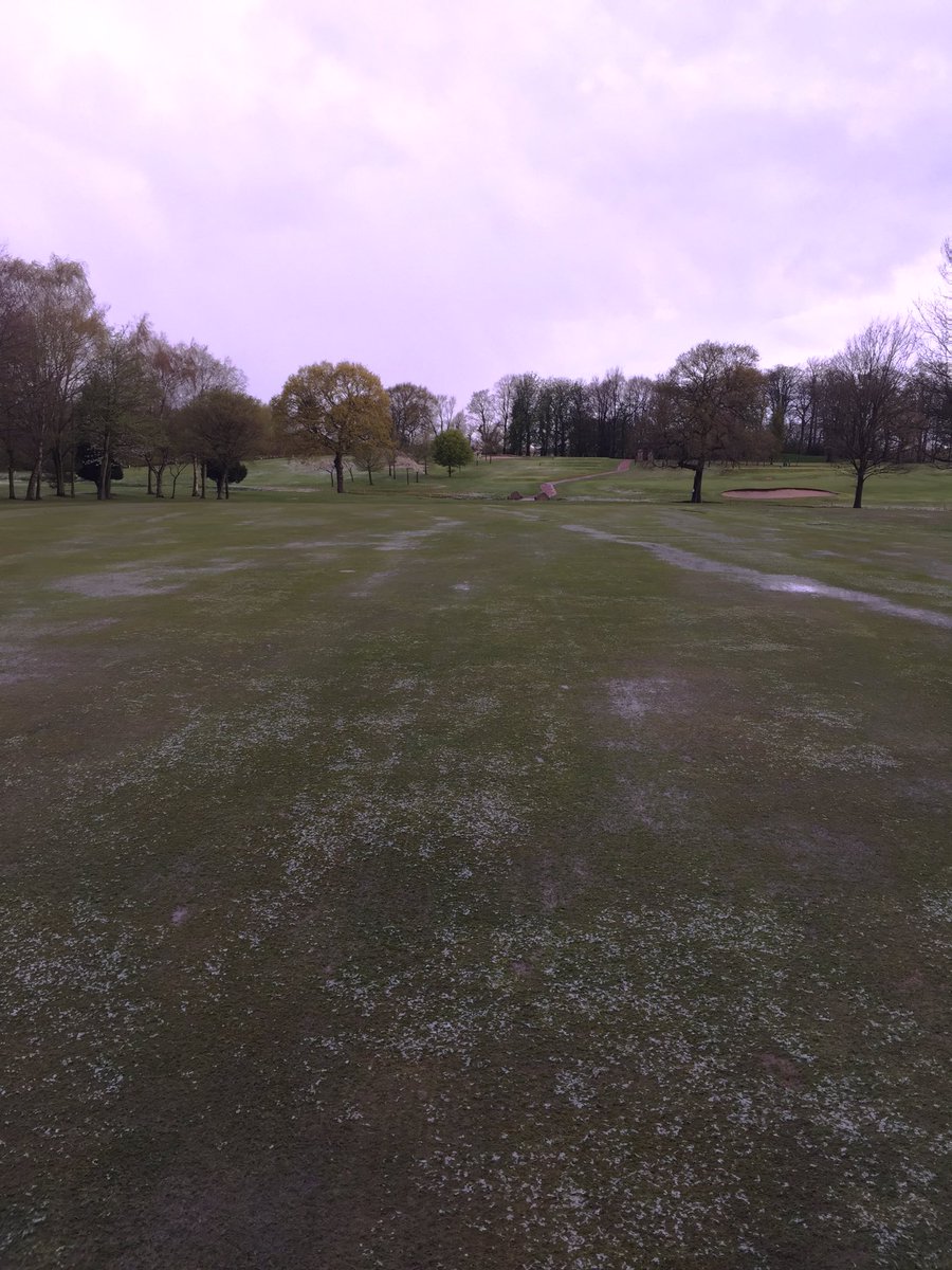 LeighGCGreens's tweet photo. Not ideal preparation for a 12 o'clock shot gun start. Course closed next inspection 9am #snow #goodmorningwinter https://t.co/cVsHxyyC6T