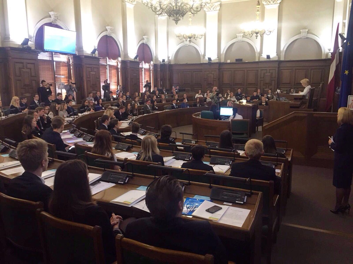 JauniesuSaeima's tweet photo. 6. #JauniešuSaeima pirmā sēde ir sākusies. Sēde tiešraidē https://t.co/jQyPqNwWDe https://t.co/mhqOV4kFP5